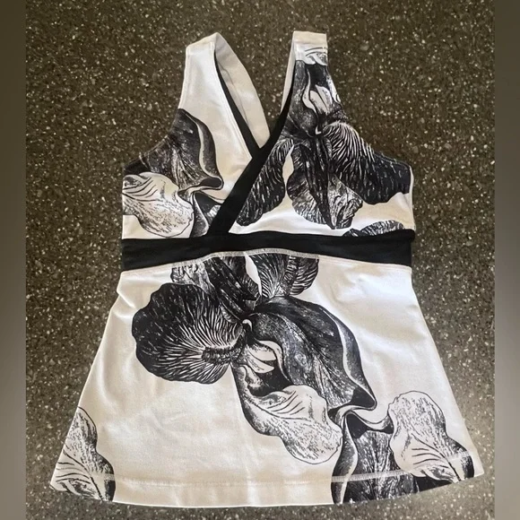 LULULEMON BUNDLE (5) Size 6 Activewear Gym Tanks Sports Bra Yoga Running Workout - Picture 6 of 14